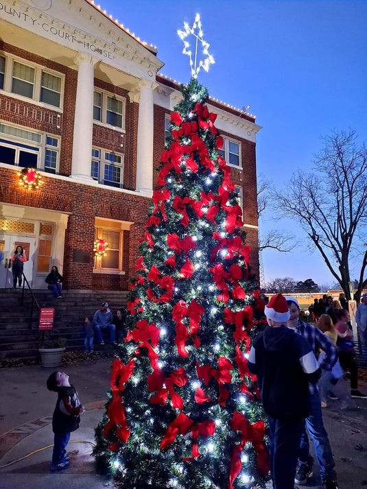 Commercial Outdoor Christmas Décor: More Than Just Festive, It's Free Advertising