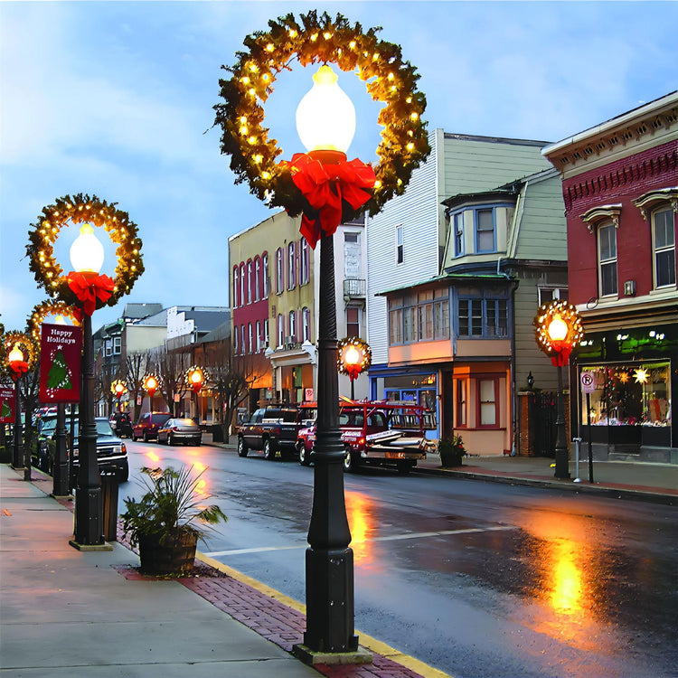 Pole Mounted Wreath Sale